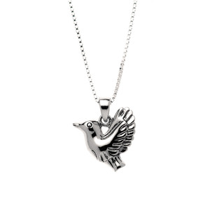 Alex's silver necklace that he is always found wearing.